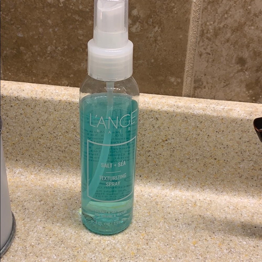Lange texturizing spray